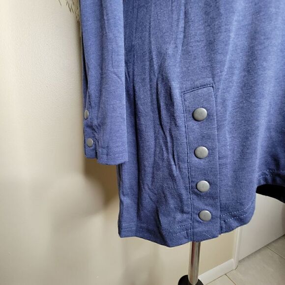 Simply Noelle Crew Neck Long Sleeve Snap Detail Knit Tunic - Picture 2 of 11